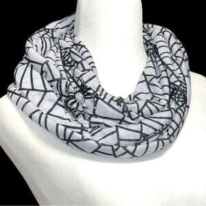 Beautiful black widow spider pin!! New